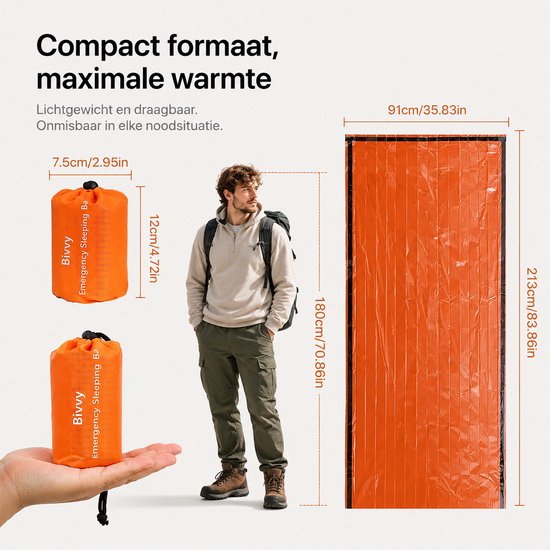 Compacte oranje nooddeken (213x91cm) naast een man, met afmetingen van de deken en de verpakking (12x7.5cm).
