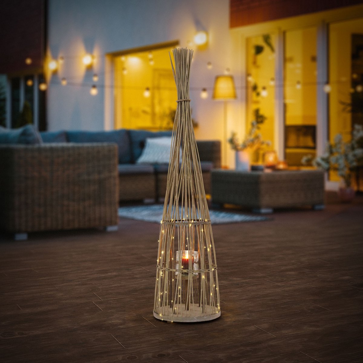 ECD Germany Bamboe lantaarn decoratieve houten windlicht serie grote kaarsenhouder van 132 cm hoog, sfeervolle led lichtketting met glazen inzetstuk luxe boho stijl tuinlantaarn gevlochten look moderne decoratie voor binnen buiten terras en woonkamer — cadeau in Wonen & Interieur - foto 3