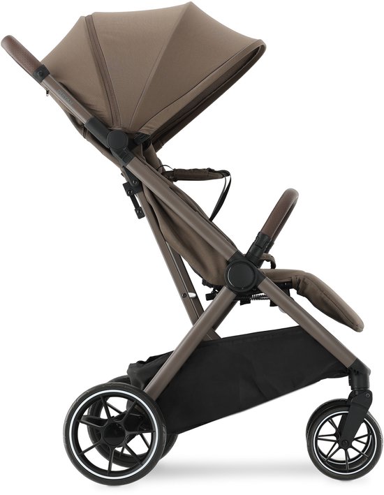 Zijkant van de bruine Deryan Rolo XL buggy, met kap.