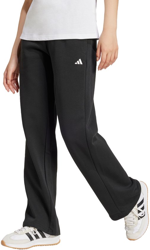 Zwarte Adidas damesbroek met open zoom, witte strepen en klein Adidas logo.