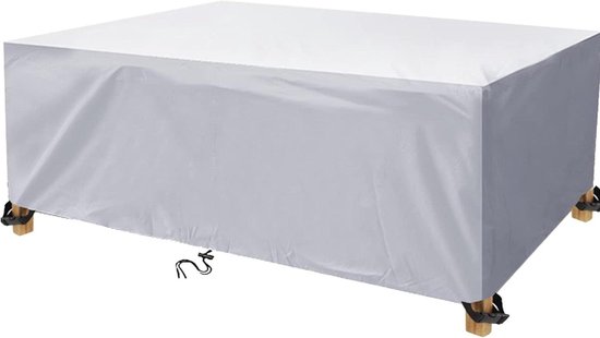 Grijze tuinmeubelhoes over een tafel, voorzien van zwarte verstelbare riemen bij de hoekpoten.