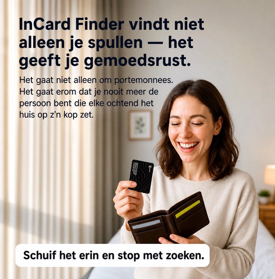 Vrolijke vrouw met zwarte InCard tracker en bruine portemonnee.