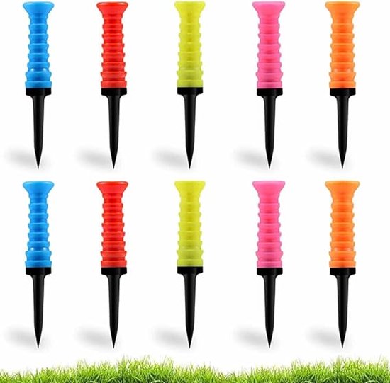 Tien golftees in rijen van vijf, in kleuren rood, geel, roze, oranje en blauw, op een grasachtergrond.