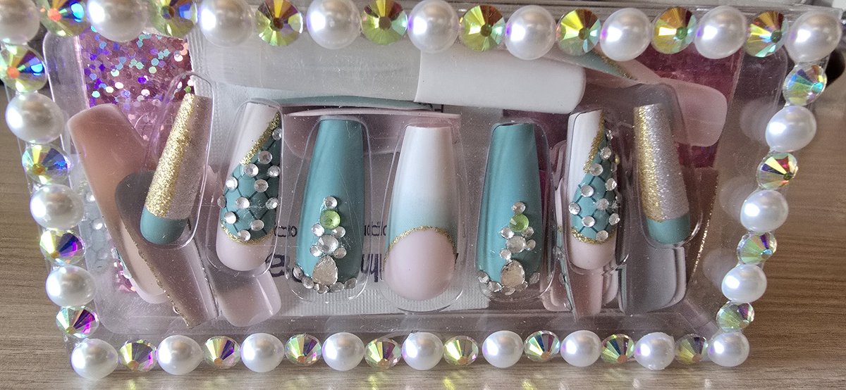 De 2 Lalas - Kunstnagels - nep nagels - plak nagels - diamandjes - steentjes - press on nails - 24 stuks - secondenlijm + nagelpatches - vijl - bokkepootje - alcoholdoekje