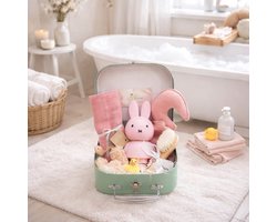 Gepersonaliseerde kraamcadeaus voor meisje 7 stuks - Hawsaz.nl cadeau - Babygeschenksets - Geboortecadeau - babyshower - Babyset - Baby knuffel doekje - Speenkoord - Babygeschenk - baby speelgoed - Babyverzorging - Badcape - Nijntje - Baby koffertje