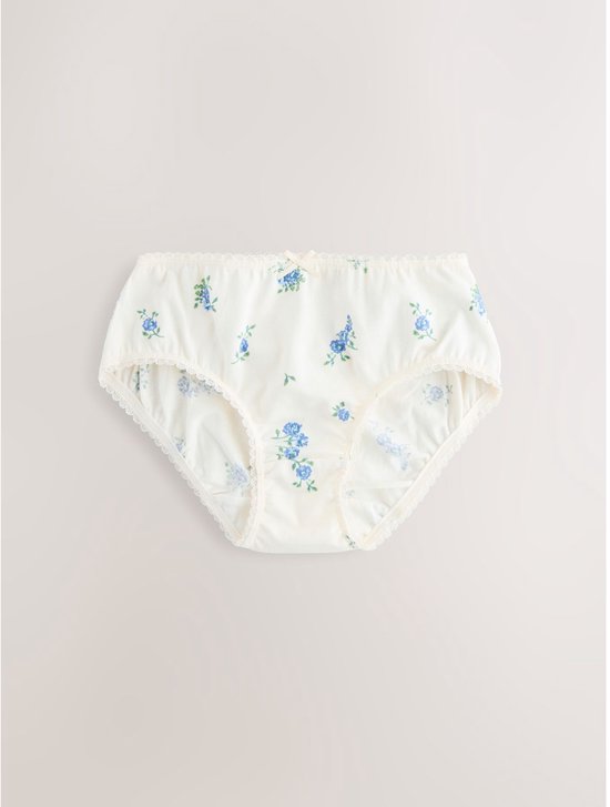 Crème onderbroek met grotere blauwe bloemenprint, strikje en kanten afwerking.