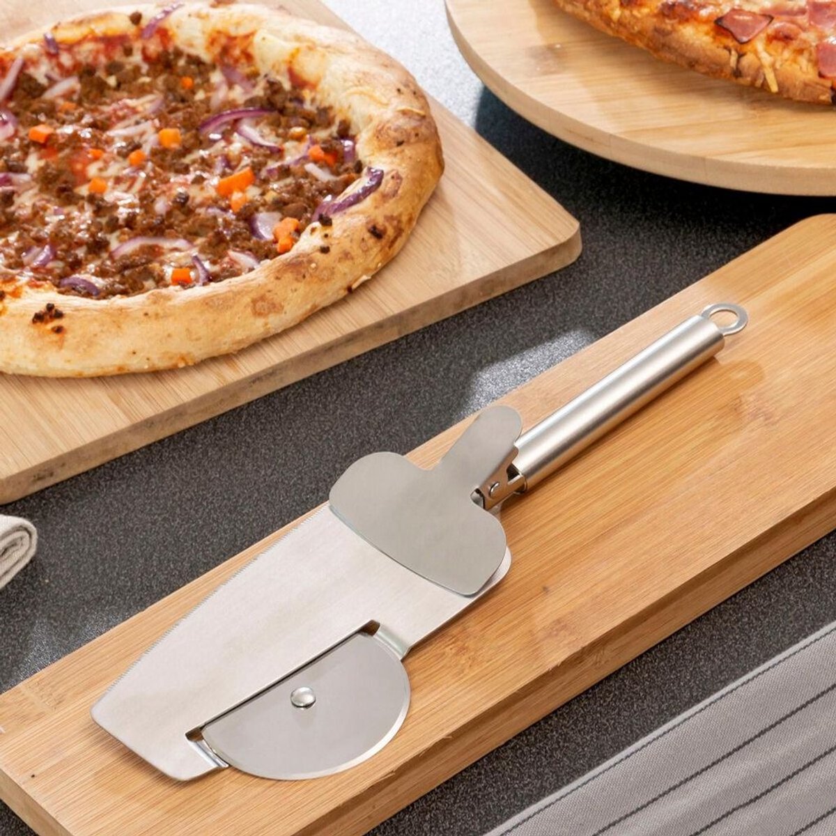 4-in-1 pizzasnijderPraktisch pizzames
