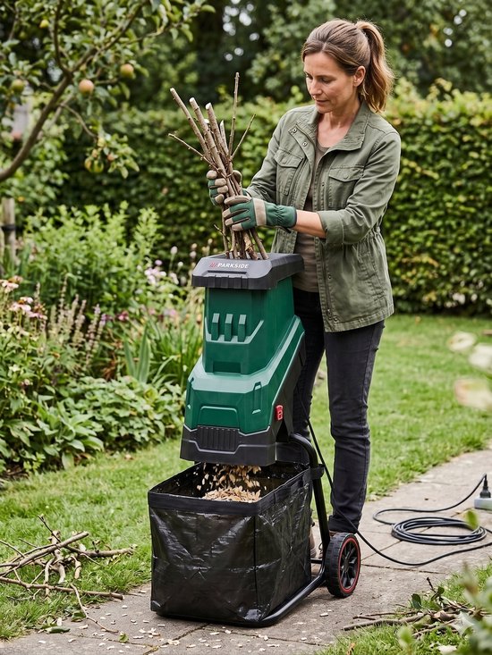 PARKSIDE® Messenhakselaar 2.400 W - Koppel: 12 Nm - Volume opvangzak: 45 l - 2 hoogwaardige omkeermessen - Overbelastingsbeveiliging met herstartbeveiliging - Beschermde aan/uit schakelaar van Merkloos	 — afbeelding 3