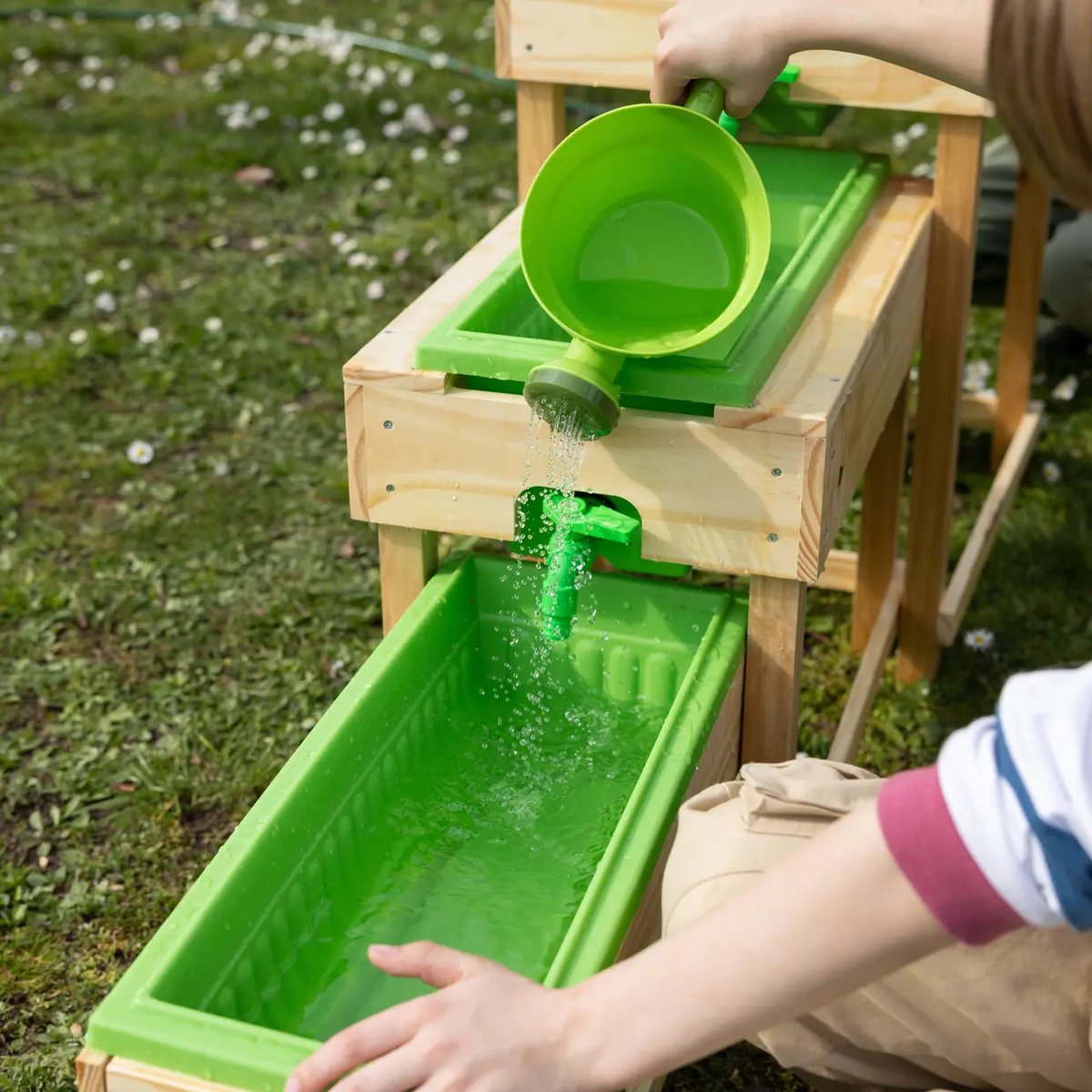 Kids in the garden Houten watertafel set - Educatief speelgoed met kraan voor binnen & buiten — afbeelding 6