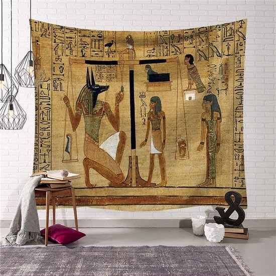 Tapijt met Egyptische hiërogliefen en goden, waaronder Anubis die een weegschaal hanteert. Off-white en bruine tinten.