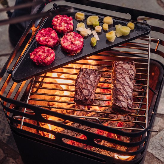 höfats CUBE Grillrooster verandert de CUBE-vuurkorf in een barbecue, in hoogte verstelbaar om de grilltemperatuur te regelen, van roestvrij staal — afbeelding 2