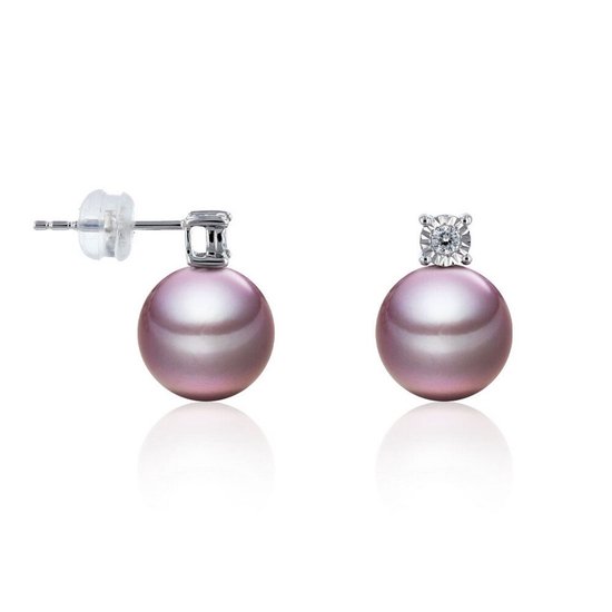 Boucles d'oreilles perle d'eau douce violette avec un petit diamant, serties en or blanc.