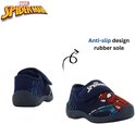 Blauwe Spider-Man pantoffels voor kinderen, met een opdruk van Spider-Man en een anti-slip rubberen zool.