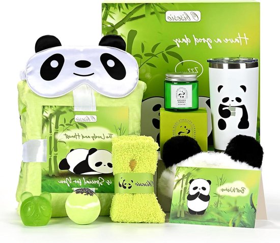 Plaid vert clair avec des pandas, bougie parfumée verte, gobelet thermique panda, masque de sommeil panda, savon vert, bombe de bain, chaussettes vertes, bandeau panda, carte de vœux.