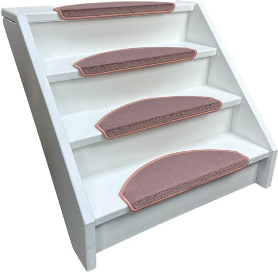 Vier roze traptredenmatten met roze bies op witte trap. Halve maan vorm.