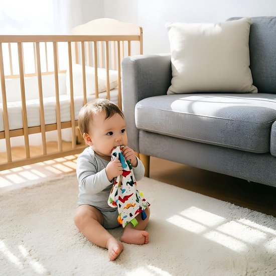 Baby comfort deken - Mini deken - Spelen en knuffelen - Met zachte labels - 25 x 25 cm - Rood van Baby Comfort© — afbeelding 4