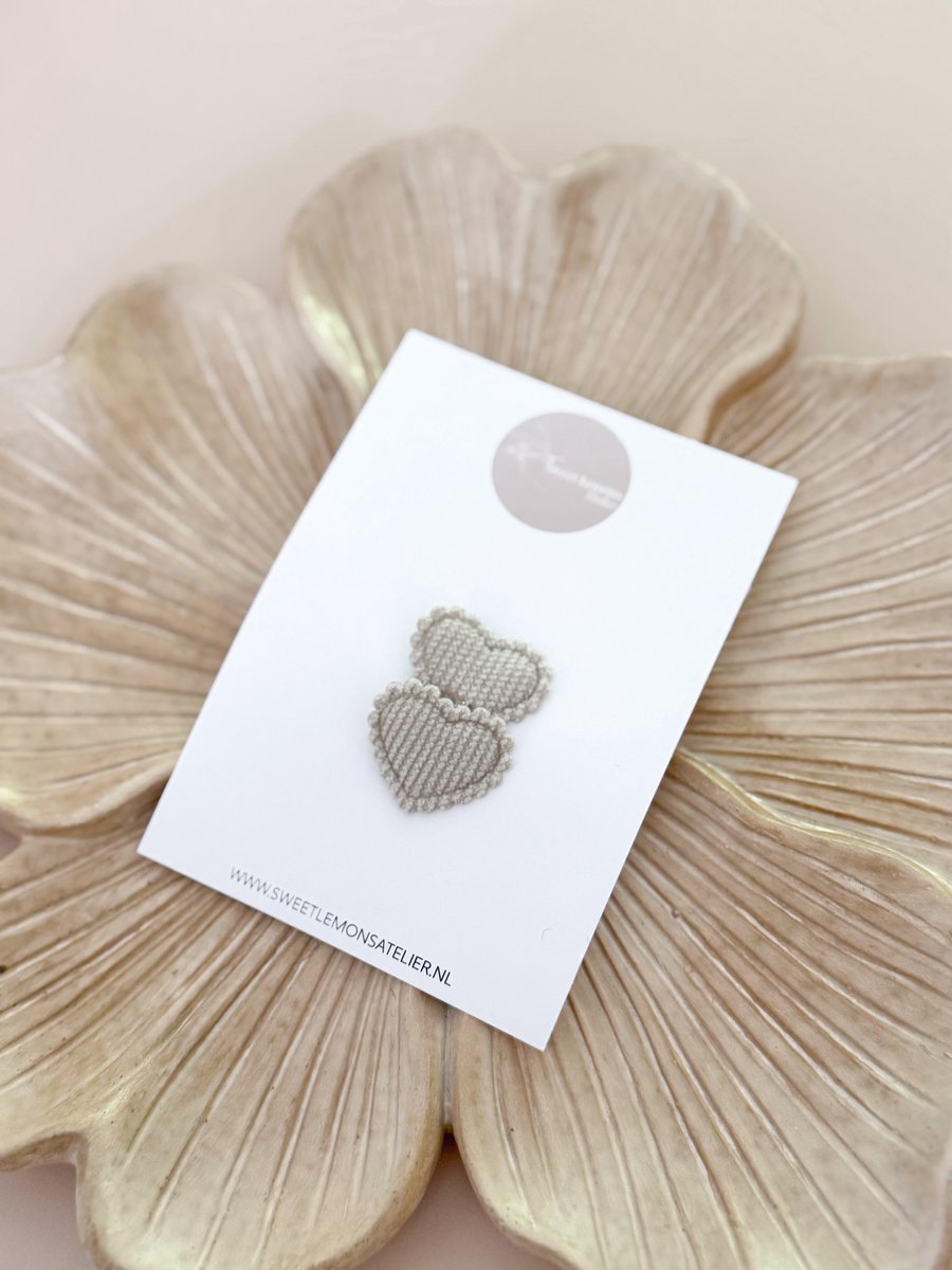 Antislip Haarspeldje Hearts - Beige - Antislip Haarspeldjes - Hartjes - Haarspeldjes voor Baby & Newborn - Haaraccessoires voor Meisjes & Kinderen - Kraamcadeau