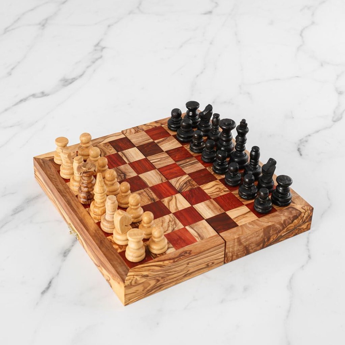 Schaakspel Handgemaakt - Tafelspel Luxe - Strategisch Spel - Duurzaam Olijfhout - 35 x 35 cm - Rood