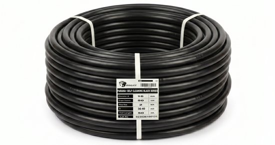 Zwarte, opgerolde druppelslang. Met label waarop staat 'PARANA+ SELF CLEANING BLACK SERIES', diameter 16 mm, 50 cm afstand, 2 l/h flow, 36-40 mil dikte, 50 m lengte.