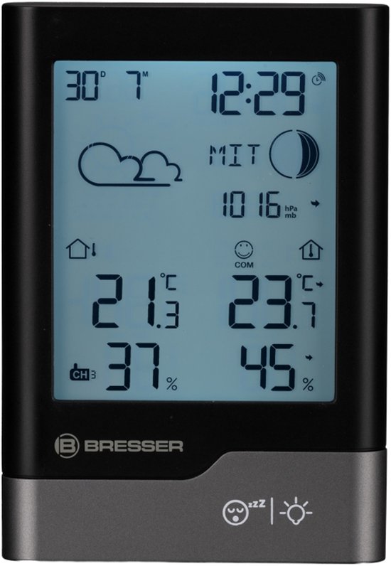 Zwarte Bresser weerstation met grijze basis, toont temperatuur, luchtvochtigheid, tijd en weersvoorspelling.