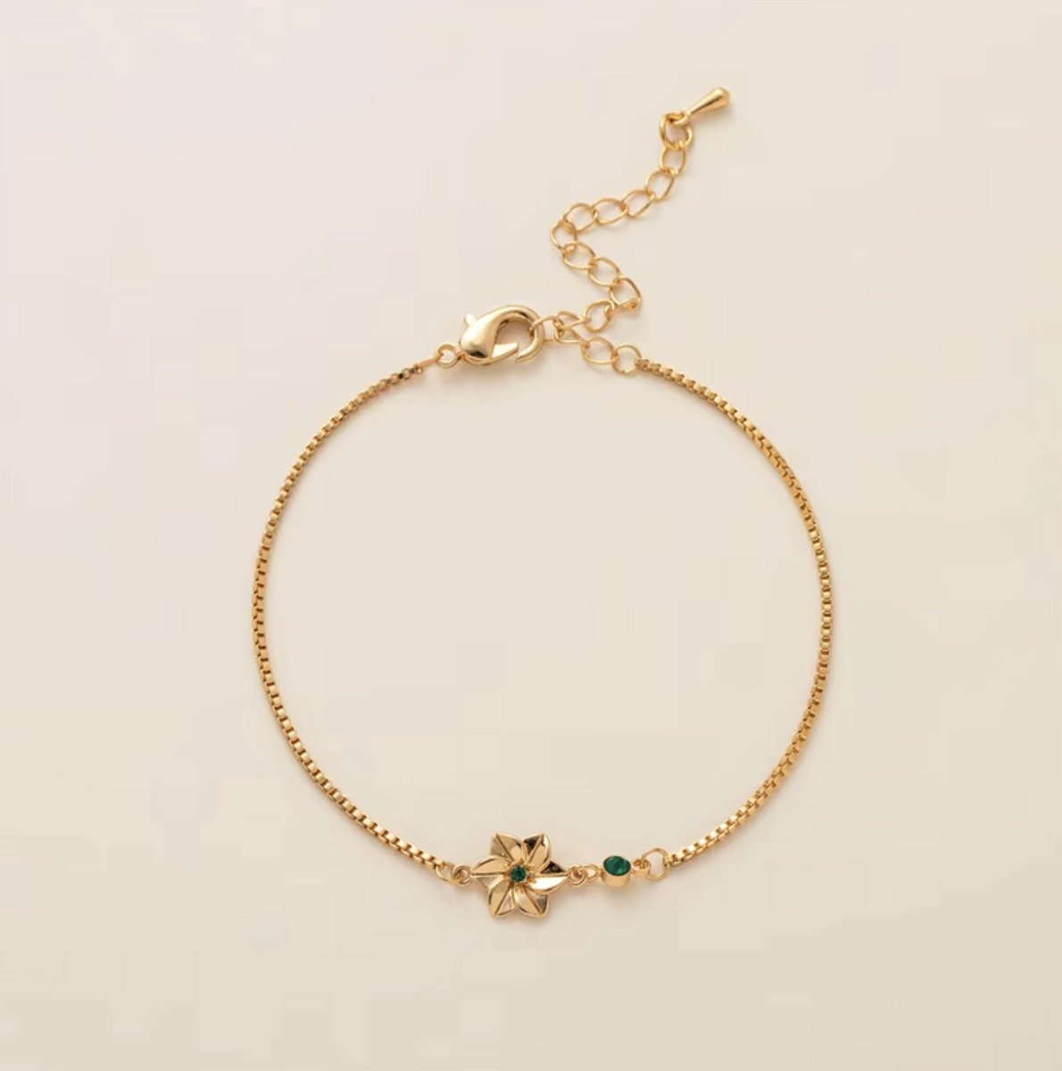 Maevi® Armband - Geboortebloem & Geboortesteen - Maand: Mei - Kleur: Goud - Hoge Kwaliteit - Luxe Armband - Kraamcadeau / Geboorte Cadeau / Verjaardag Cadeau - RVS / Roestvrijstaal - Verkleurt Niet - Armband / Bracelet - Inclusief Kado Verpakking