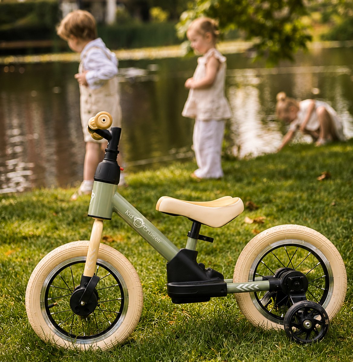 Kidcruiser Loopfiets 2+ jaar - Optioneel met LED Zijwieltjes & Trappers - 3-in-1 Kinderfiets - 12 inch – Zacht Groen & Creme wit – Modulair Design — afbeelding 4