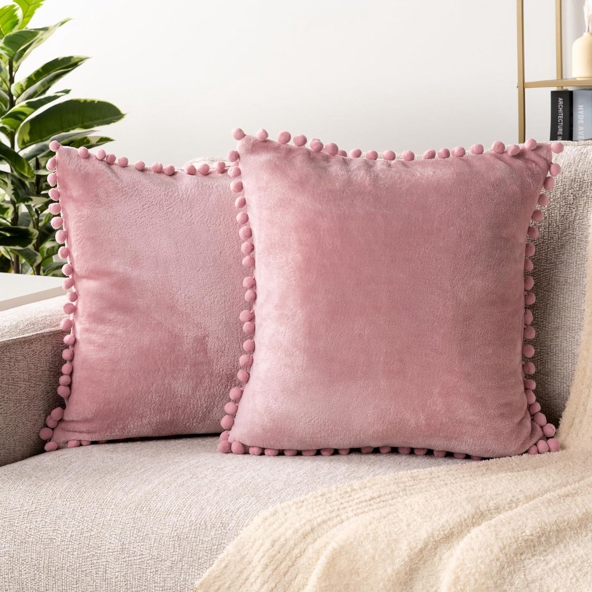 Set van 2 Roze Sierkussenslopen met Pompons 20x20 cm Fluwwelen Decoratieve Kussens voor Bank en Slaapkamer