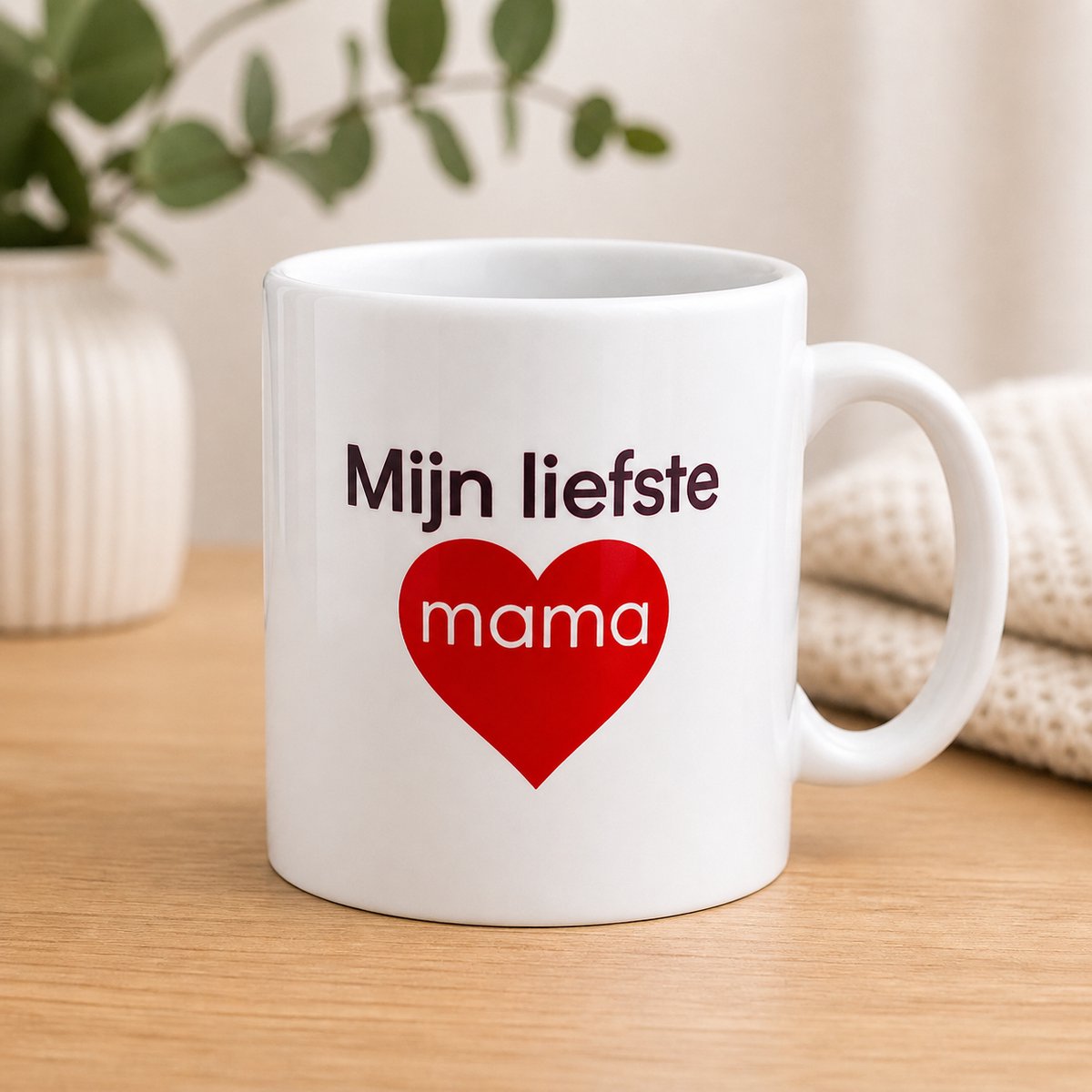 Moederdag, verjaardag of zomaar Mok – Mijn Liefste Mama – Witte Koffiemok met Hartje – Cadeau voor Mama – Keramische Mok 325ml – Vaatwasserbestendig