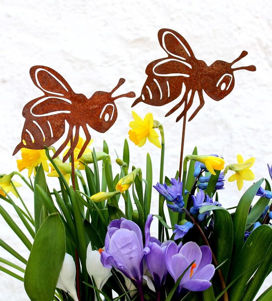 Tuinstekers Bij - Bloemstekers Roest - Tuin Decoratie - Opengewerkt Metaal - 36 cm - Antiek Bruin