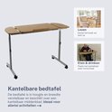 Houten bedtafel op wielen, verstelbaar in hoogte en breedte, met kantelbaar middelblad.
