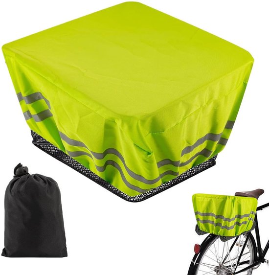 Lichtgroene fietsmandhoes met reflecterende strepen, getoond op een fietsmand en met een zwart opbergzakje.