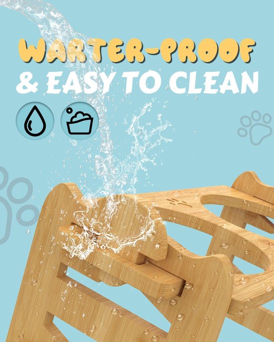 Houten verhoogde voerstandaard die nat wordt door opspattend water, met de tekst 'Waterproof & Easy to Clean'.