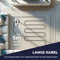 Een vlekkenreiniger met een 5 meter lange kabel op een tapijt.