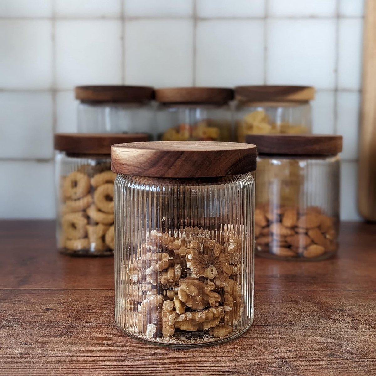 Geribbelde Glazen Pot met Houten Deksel - Set van 3 - Luchtdichte Geribbelde Voorraadpotten voor Voedsel, Thee, Koffie, Snoep & Kruiden - Opbergpotten voor Huis - Keuken - 650 ml - 9x15cm — cadeau in Wonen & Interieur - foto 6