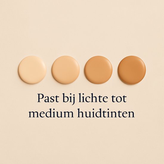 Vier ronde samples foundation in lichte tot medium huidtinten, met de tekst 'Past bij lichte tot medium huidtinten'.