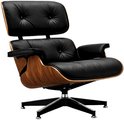 Zwarte leren fauteuil met gepofte zitting en gebogen houten zijkanten op metalen poten.