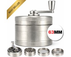 On The Grind™ The Big Boss Grinder - 63MM - RVS - 4 Lagen - met Schepje - Crusher - Kruiden vermaler - Grinder - Metaal - Vermaler