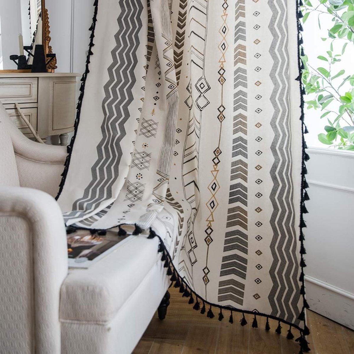 Boho Gordijnen 2 Panelen 150×220cm – Geometrisch Semi-Verduisterend – Katoen Linnen – Zwarte Kwastjes & Roedezakken – Woonkamer Slaapkamer-Belle's product