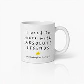 Witte mok met zwarte tekst 'i used to work with ABSOLUTE LEGENDS' en een gele ster.