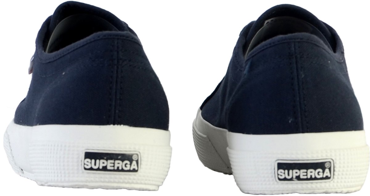 Sneakers met veters