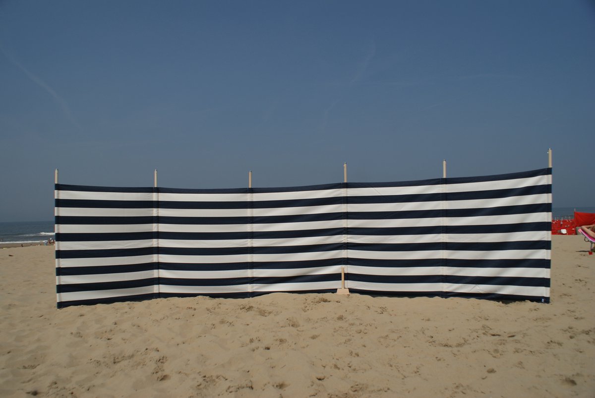 Strand Windscherm 7 meter dralon marine blauw/wit met houten stokken
