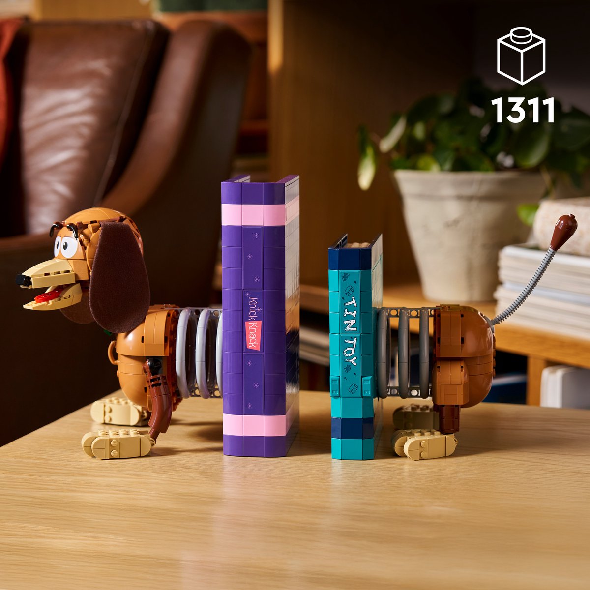 LEGO Disney en Pixar Toy Story Slinky Hond Boekensteunen Bouwpakket voor Volwassenen - 43301 – foto 3