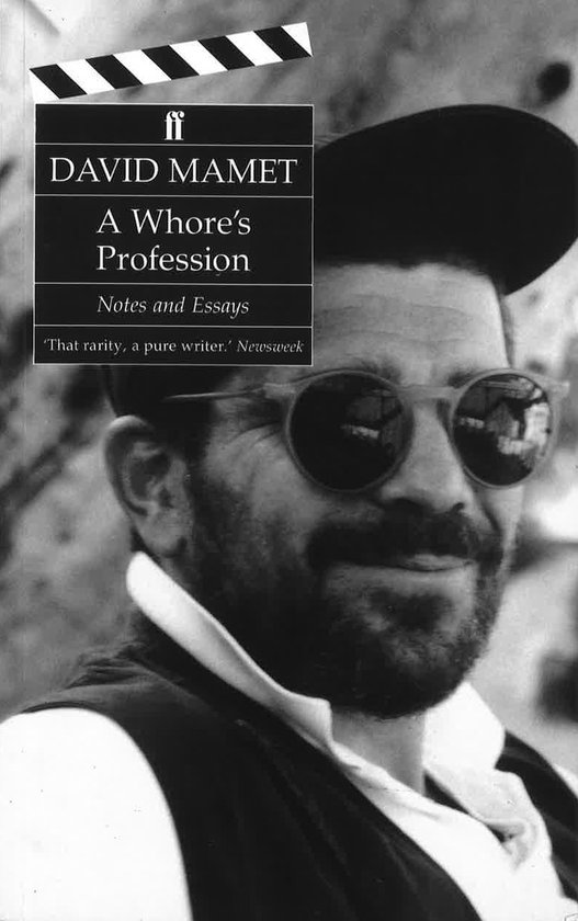 Zwart-wit boekomslag van David Mamet: A Whore's Profession met een man met zonnebril en pet.