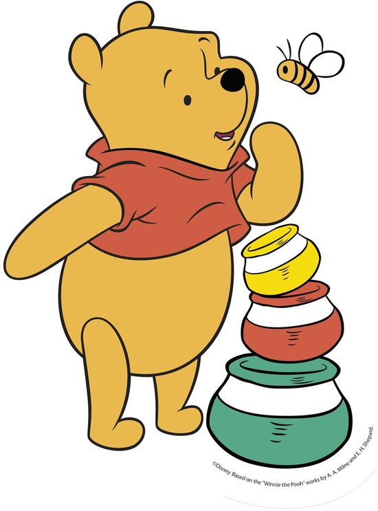 Winnie de Poeh kijkt naar een bij boven een stapel honingpotjes, met de tekst 'Disney Winnie the Pooh'.