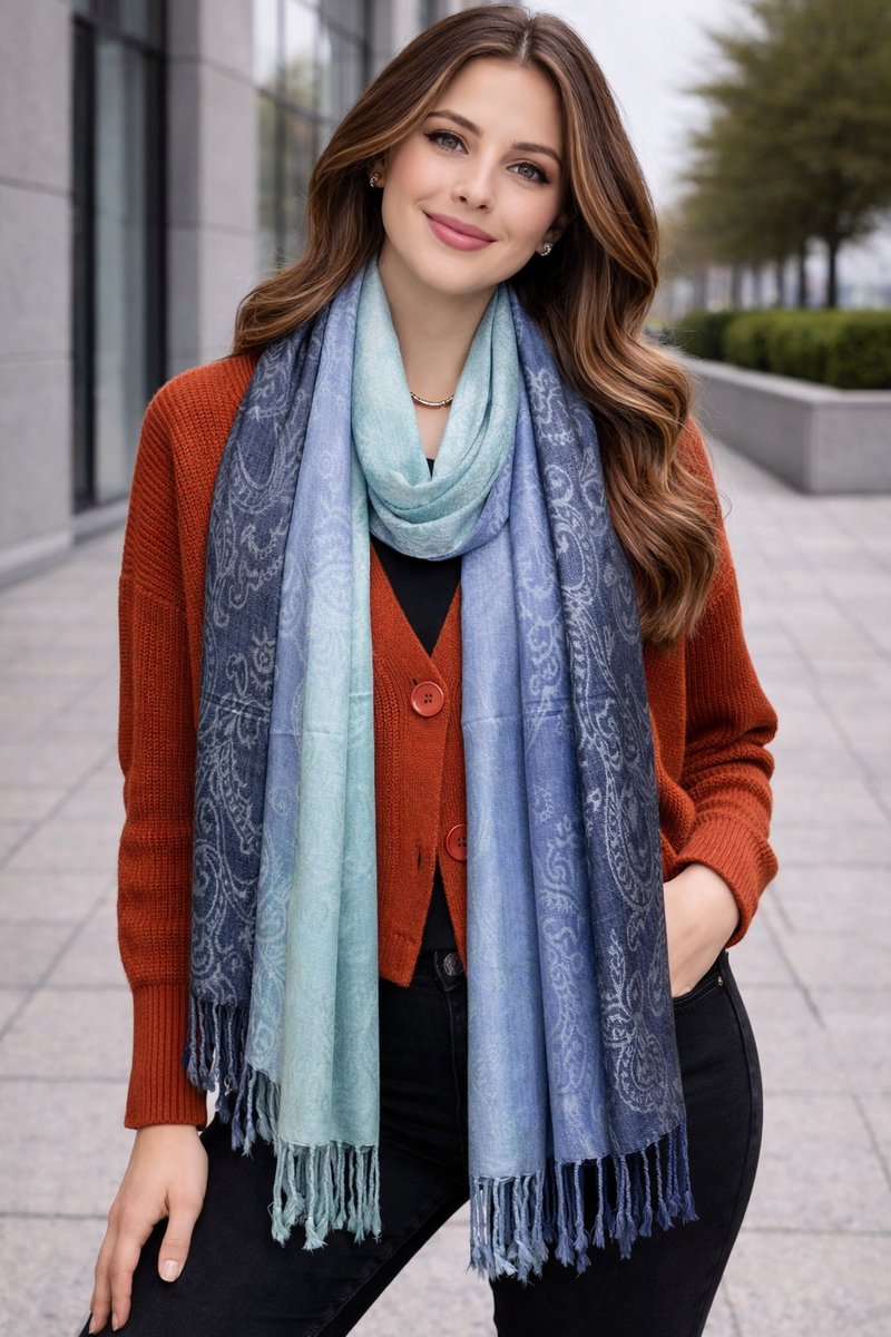 Pashmina Sjaal Dames – Luxe Paisley Sjaal – Zachte Warme Omslagdoek – Elegante Dames Sjaal met Franjes – Fijn geweven trendy Sjaal- Tweezijdige omslagdoek – Verkrijgbaar in Verschillende Kleuren 212/4- Blauw met zwart details
