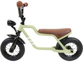 Groene loopfiets met bruin zadel, bruine handvatten en werkende koplamp. De fiets heeft witte strepen op het frame.