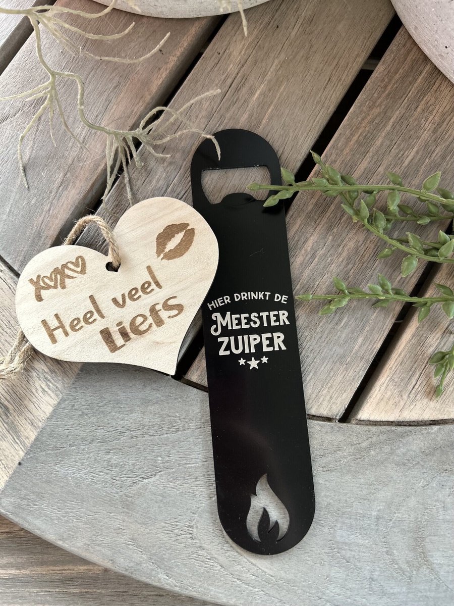 Creaties van hier – Bieropener Meester zuiper met houten hartje – RVS – 18 cm – Opener