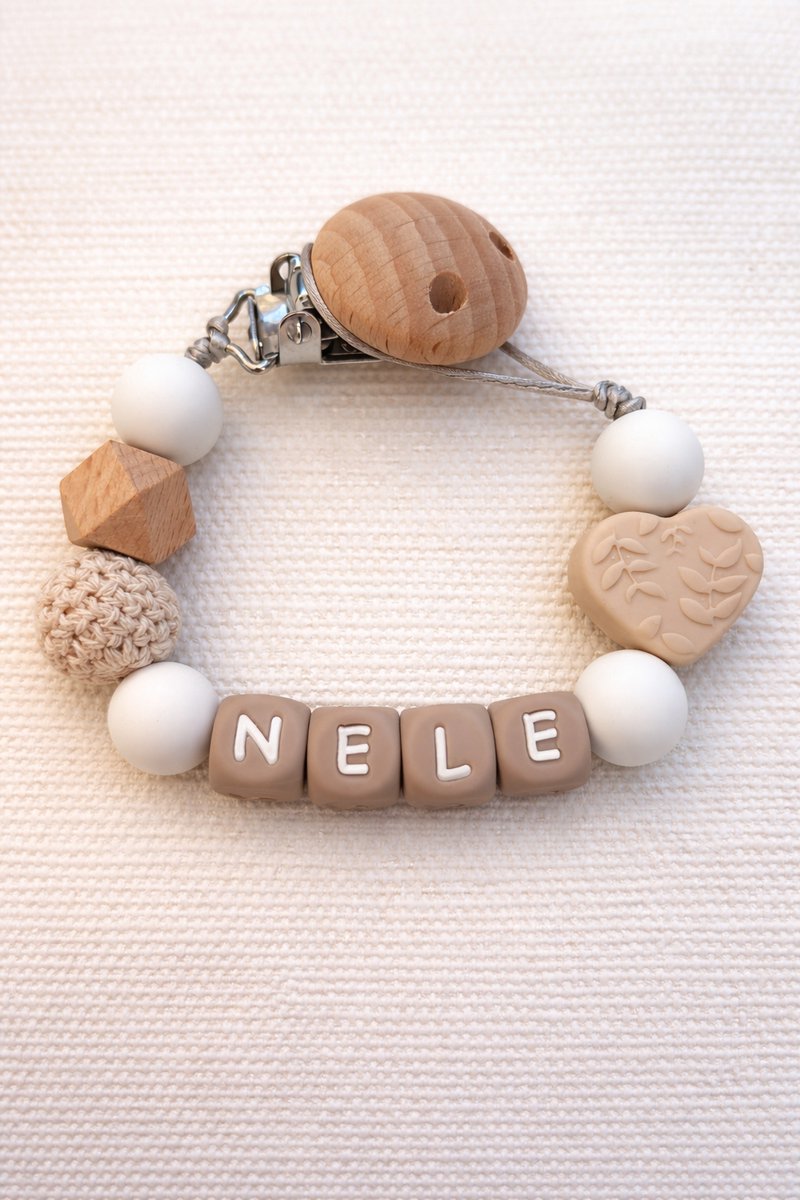 Gepersonaliseerd speenkoord met naam | beige en wit met hart | verzending binnen 24h |speenketting | baby | kraamcadeau & geboortecadeau