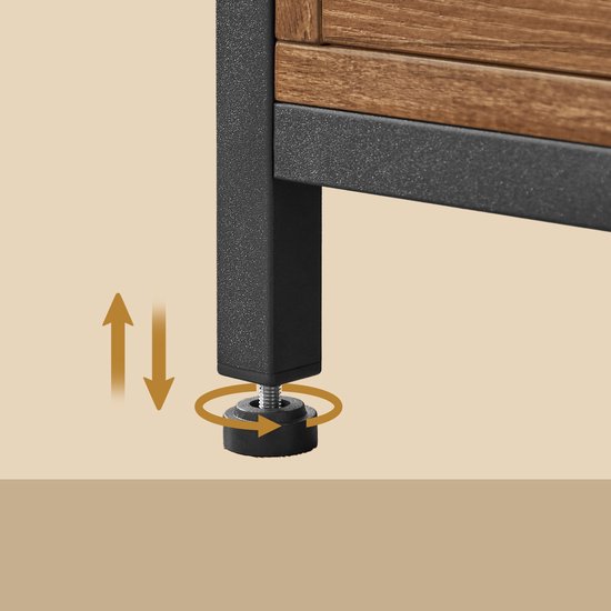 Detail van verstelbare poot van salontafel met houtnerf en zwart metalen frame.