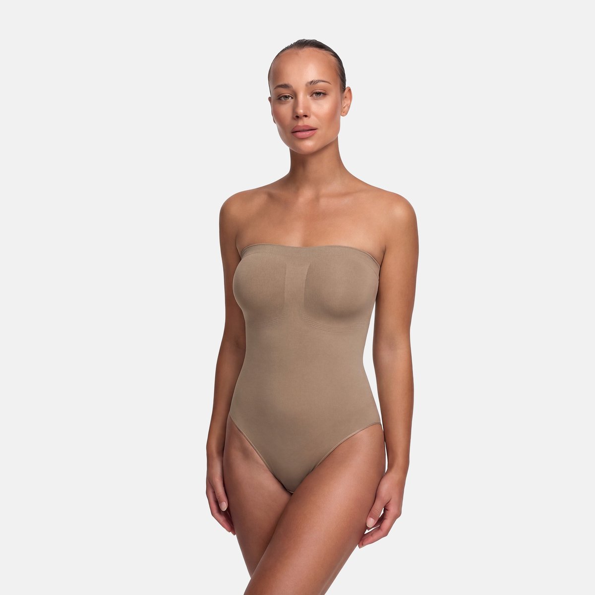 creamyfabrics Creamy Fabrics - Bodysuit Sculpting Shapewear Strapless - Met String - Ultra Zacht - Sculptend - Comfortabel - Donkerbeige - Xl